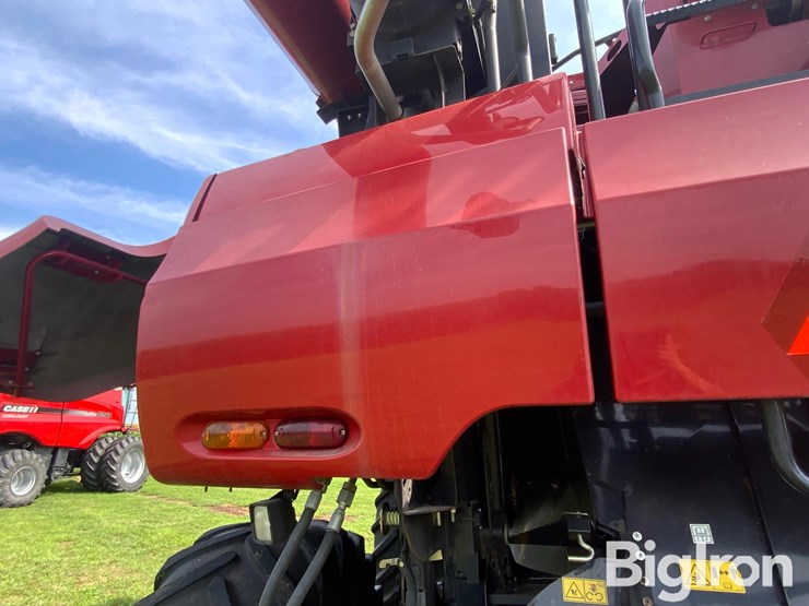 2017-case-ih-8240-image-15