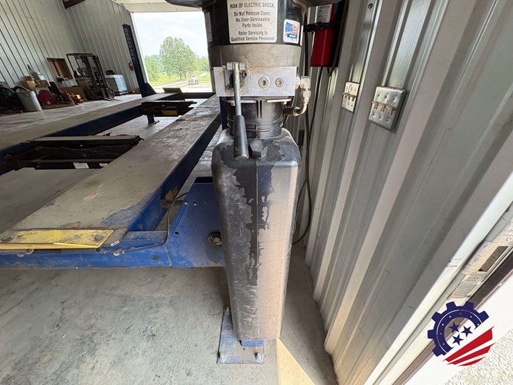 2014-bendpak-hds-14x-14,000-lb.-extended-four-post-vehicle-lift-with-dual-rolling-bridge-jacks-image-35