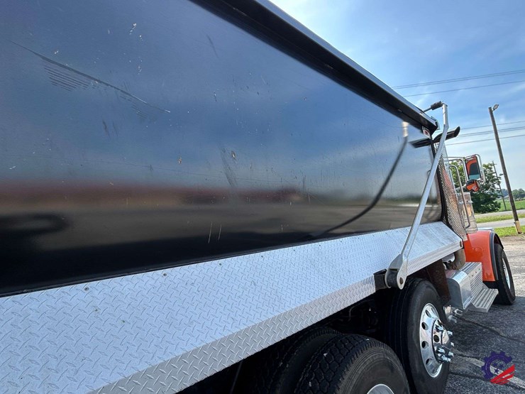 2016-peterbilt-367-image-19