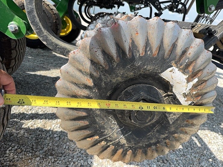 2021-john-deere-2660vt-image-42