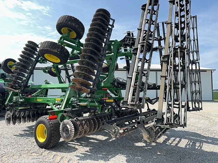 2021-john-deere-2660vt-image-3