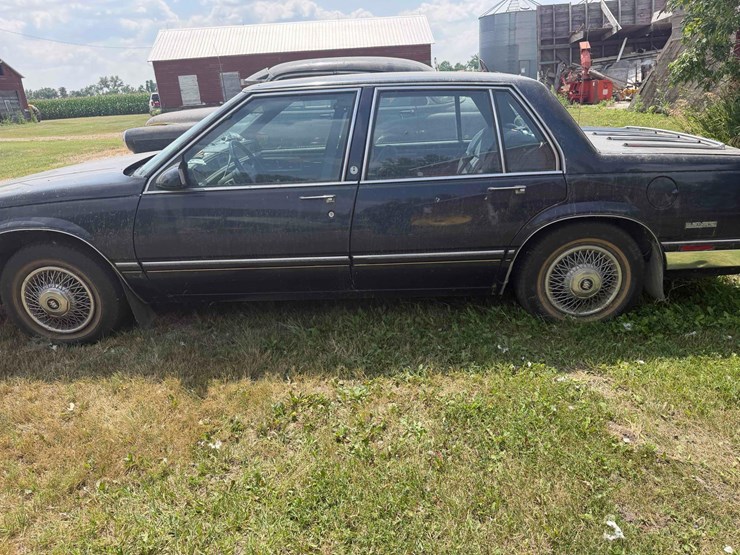 1988-buick-lesabre-custom-sedan-image-3