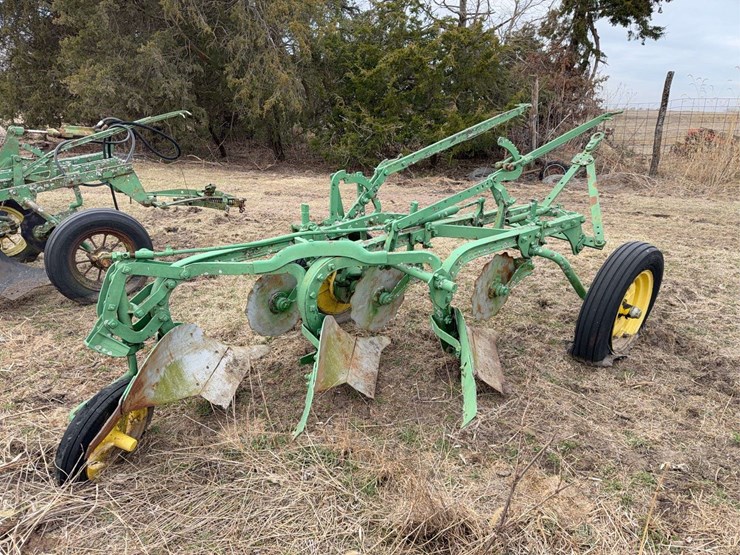 john-deere-pull-type-three-bottom-plow-image-5