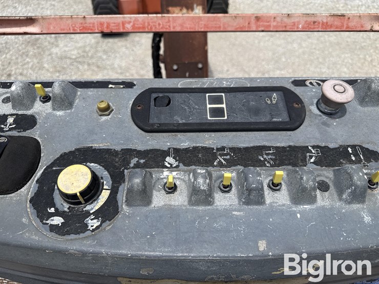 2000-jlg-800a-image-11