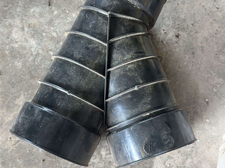 assorted-plumbing-and-drainage-fittings-including-oatey-twist-n-set-flange-image-2