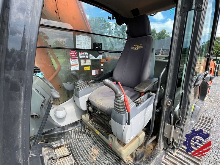 2018-hitachi-zx300-lc-6n-image-85