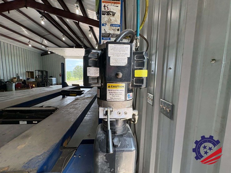 2014-bendpak-hds-14x-14,000-lb.-extended-four-post-vehicle-lift-with-dual-rolling-bridge-jacks-image-32