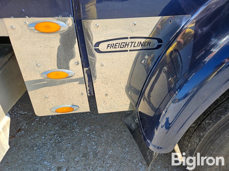 2005-freightliner-fld132-classic-xl-image-14