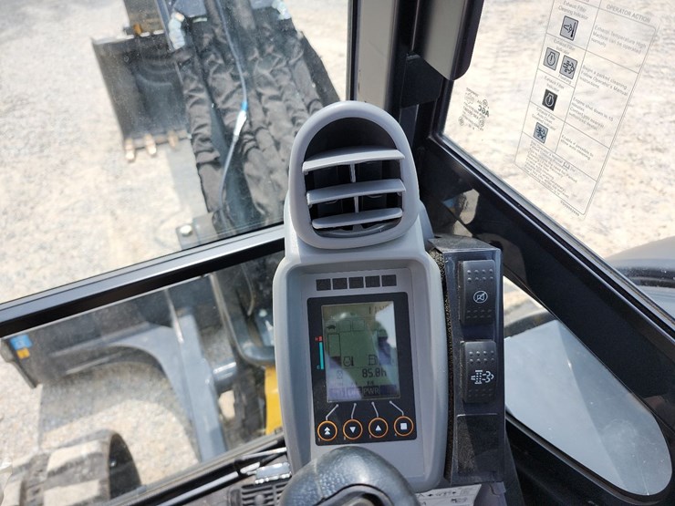 2022-deere-60g-image-25