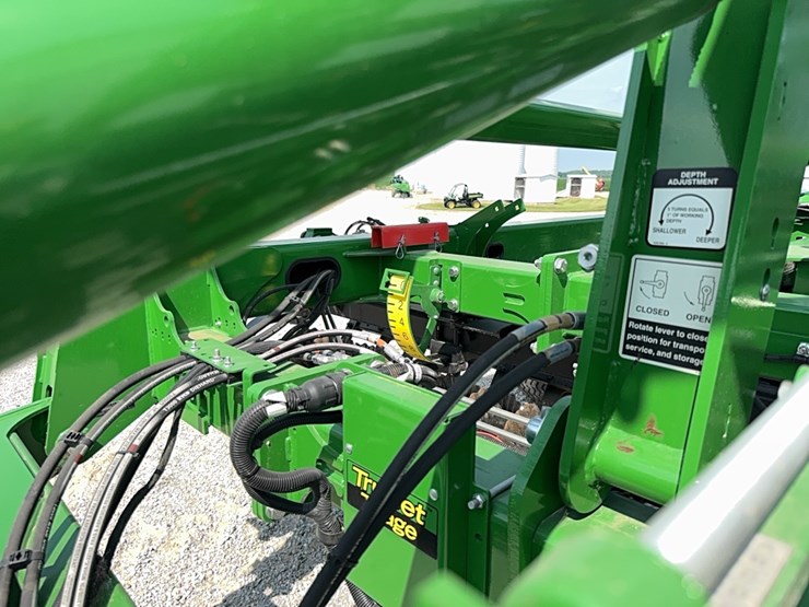 2021-john-deere-2660vt-image-34