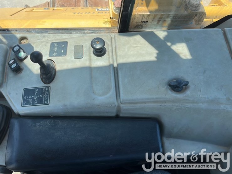 2018-caterpillar-d6n-lgp-image-64
