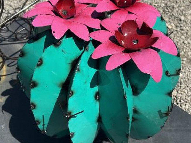 #152-•-metal-art---medium-cactus-w/-pink-flowers-image-3