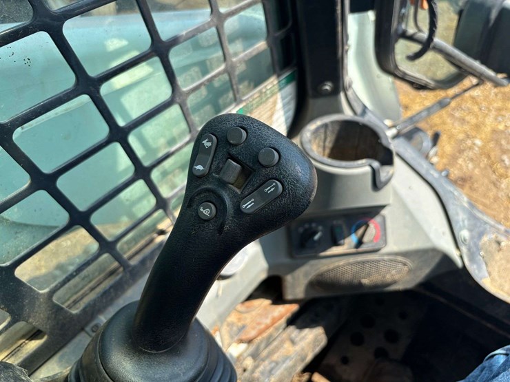 2014-bobcat-t870-image-17