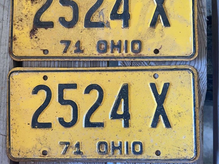 1971-ohio-license-plate-pair-2524-x-yellow-image-1