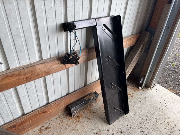 hesston-4590-image-3