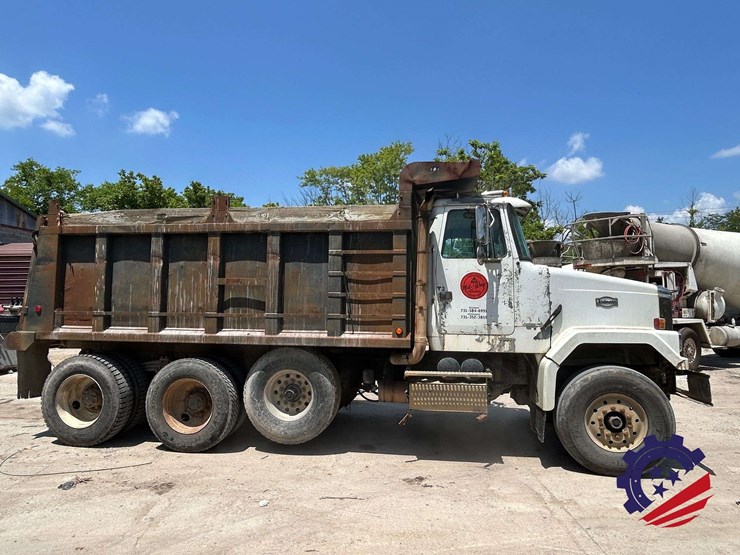 1999-volvo-truck-vnm84-tri-axle-dump-truck-image-30