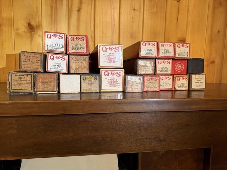 offsite--antique-player's-piano-image-9