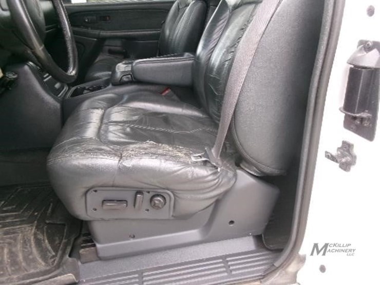 2001-chevrolet-silverado-3500-image-28