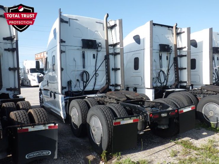 2021-freightliner-cascadia-126-image-15