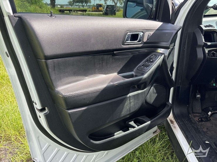 2018-ford-explorer-image-11