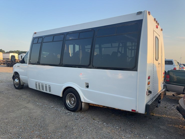 2006-ford-e450-image-12