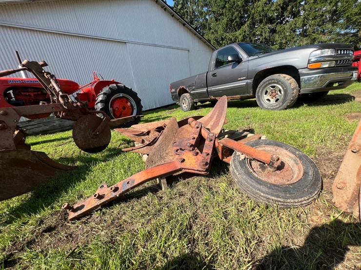 #9910-•-allis-chalmers-snap-coupler-4-bottom-plow-image-5