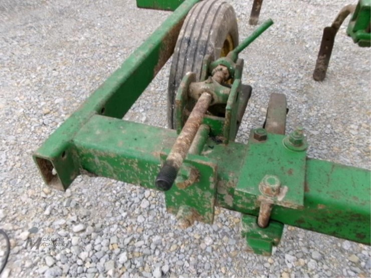 john-deere-100-image-10
