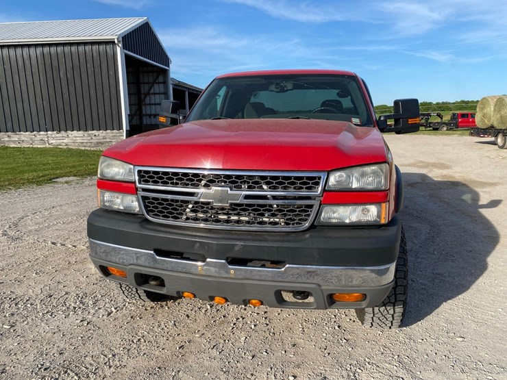2005-chevrolet-2500-image-3