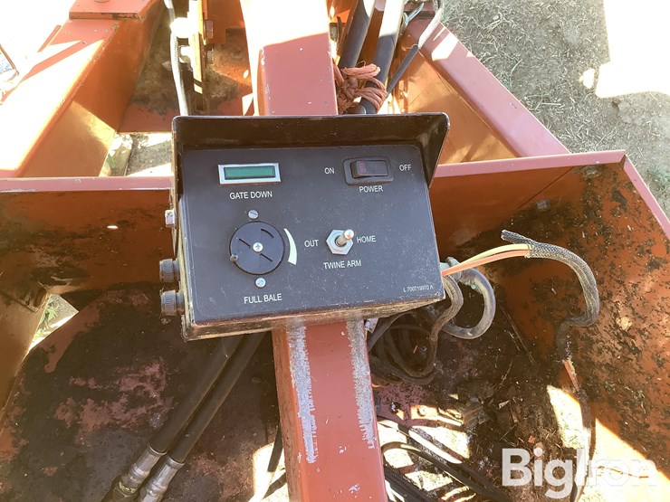 hesston-840-image-13