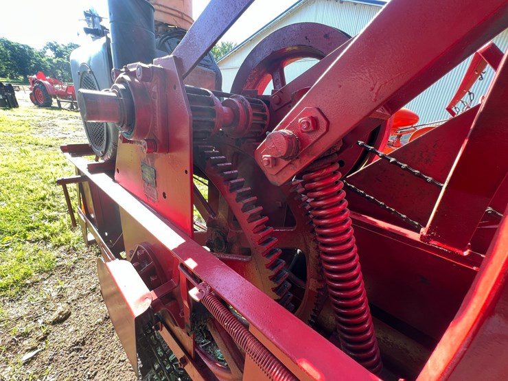 #9902-•-new-holland-square-baler-image-16