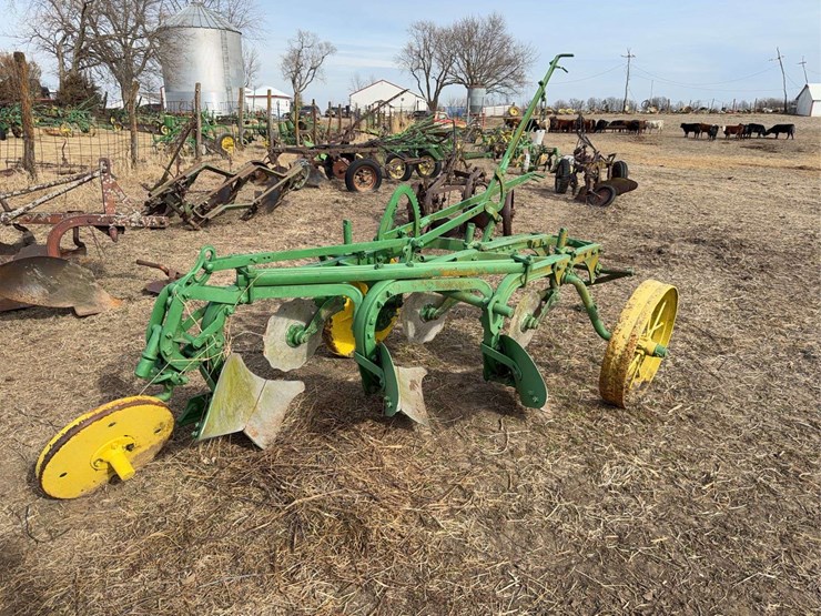 john-deere-pull-type-three-bottom-plow-image-5