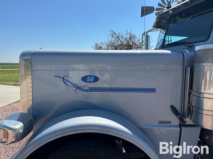 2020-peterbilt-389-image-10