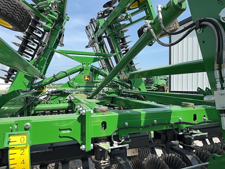 2021-john-deere-2660vt-image-39