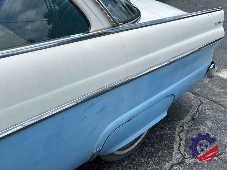 1955-ford-fairlane-club-sedan-image-14