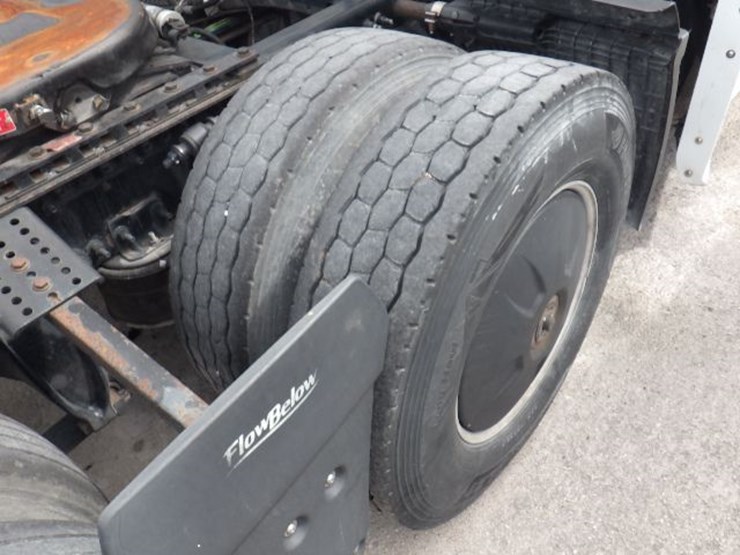 2017-freightliner-cascadia-125-evolution-image-9