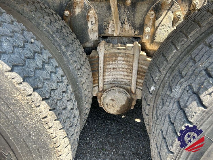 1992-mack-dm600gk-rear-discharge-concrete-mixer-truck-image-5