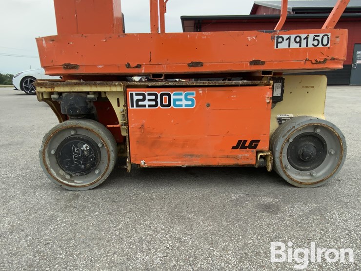 2016-jlg-1230es-image-9