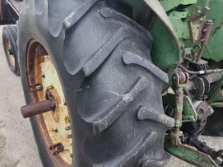john-deere-4010-image-17