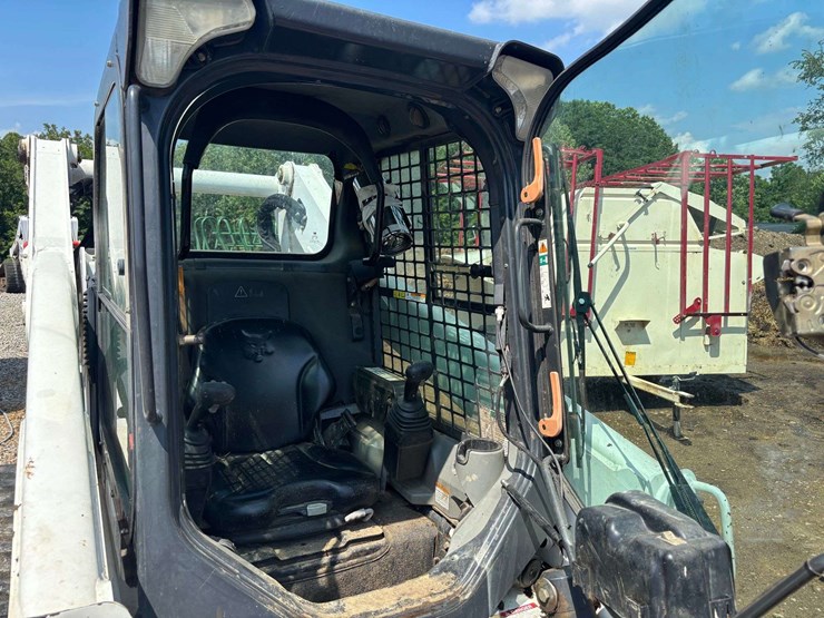 2014-bobcat-t870-image-10
