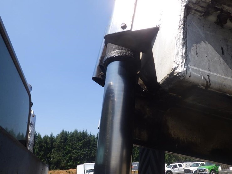 2004-peterbilt-378-image-14
