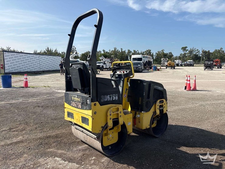 2019-bomag-bw900-50-vibratory-tandem-smooth-drum-roller-image-5