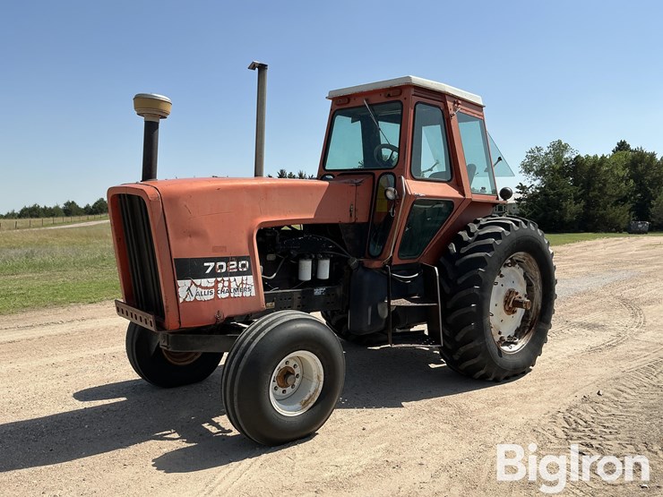 1979-allis-chalmers-7020-image-1