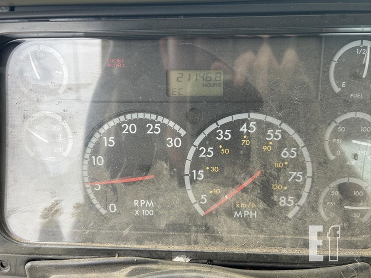 2005-freightliner-columbia-120-image-32