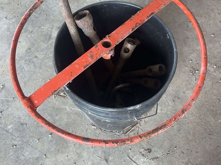 socket-lug-wrenches-with-clevis-shackle-and-hand-wheel-image-1