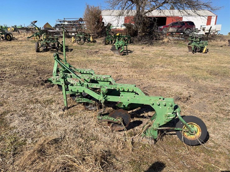 john-deere-three-point-four-bottom-plow-image-2