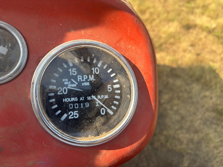 massey-ferguson-135-image-13