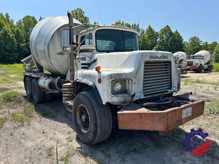 1997-mack-dm-concrete-mixer-truck-image-57
