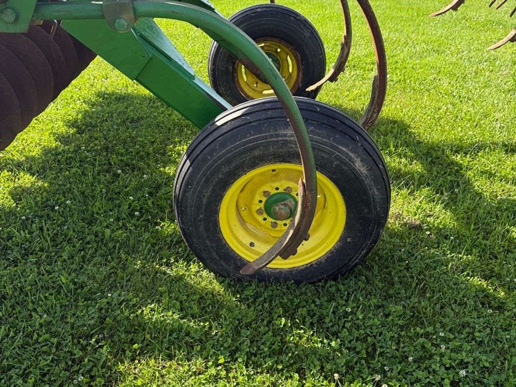 john-deere-710-image-2