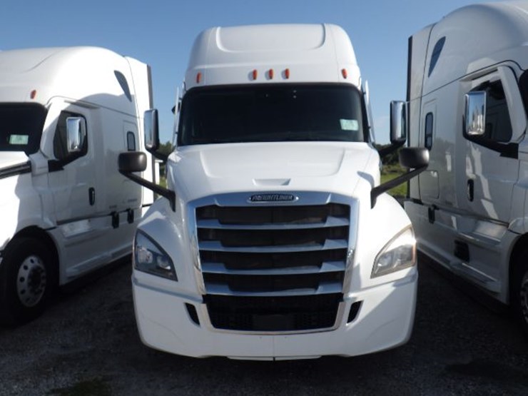 2020-freightliner-cascadia-126-image-2