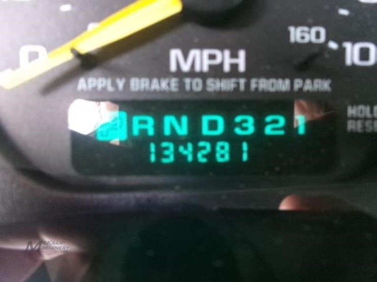 2001-chevrolet-silverado-3500-image-25